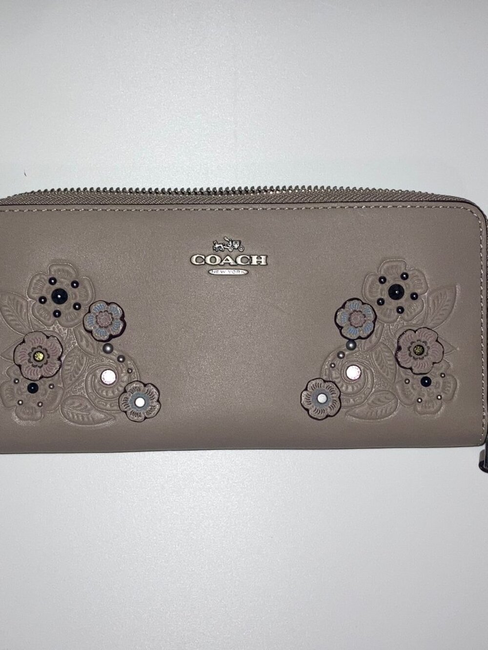 Coach Accordion Zip Wallet with Tea Rose and Tooling Style 12039 Stone